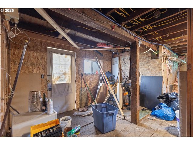 808 W A Loop, Rainier, OR 97048