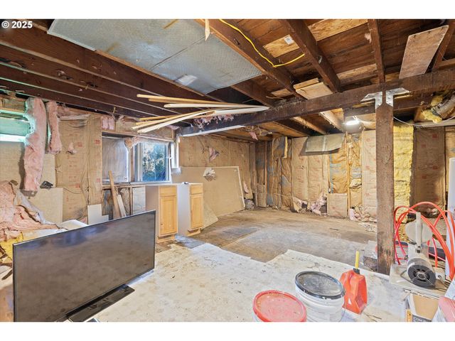 808 W A Loop, Rainier, OR 97048