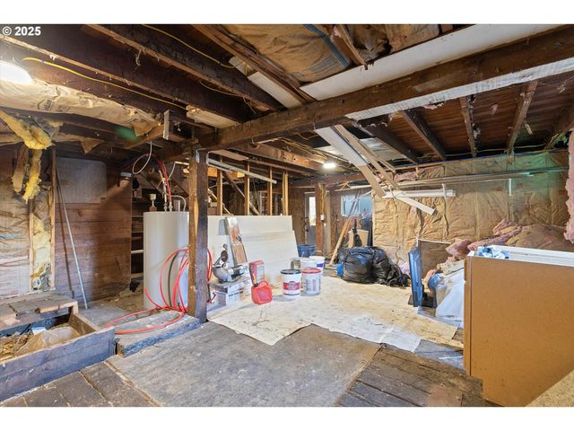 808 W A Loop, Rainier, OR 97048