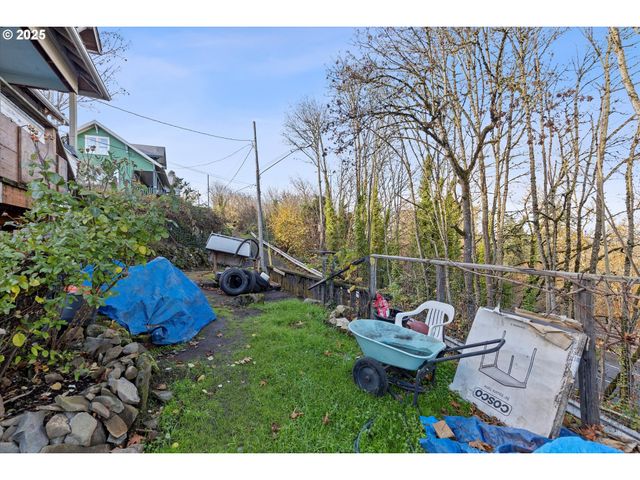 808 W A Loop, Rainier, OR 97048