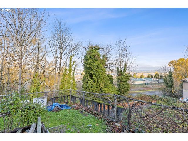 808 W A Loop, Rainier, OR 97048