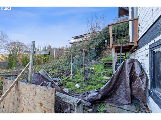 808 W A Loop, Rainier, OR 97048