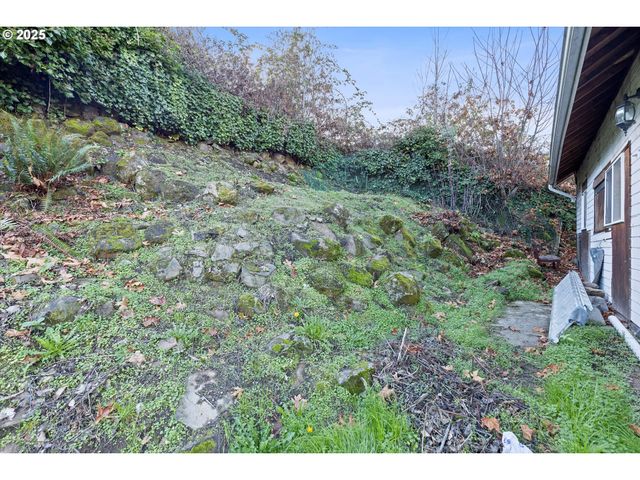 808 W A Loop, Rainier, OR 97048