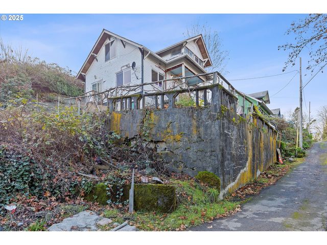 808 W A Loop, Rainier, OR 97048