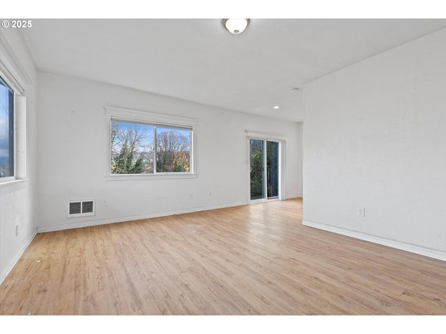 808 W A Loop, Rainier, OR 97048