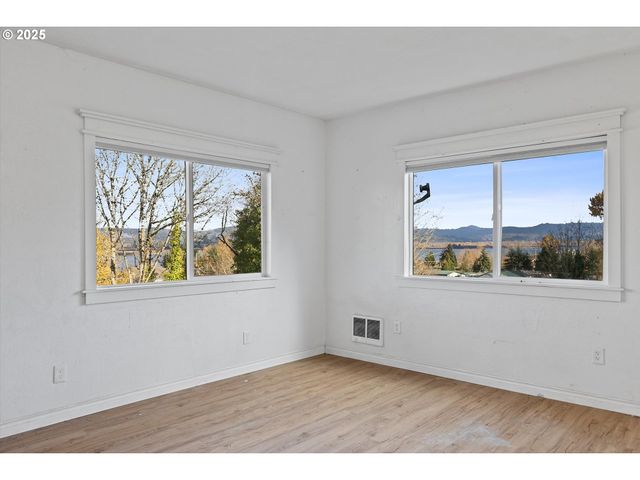 808 W A Loop, Rainier, OR 97048