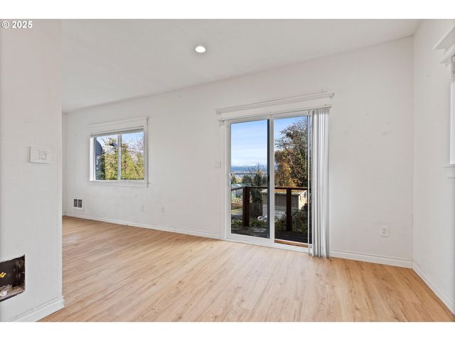 808 W A Loop, Rainier, OR 97048