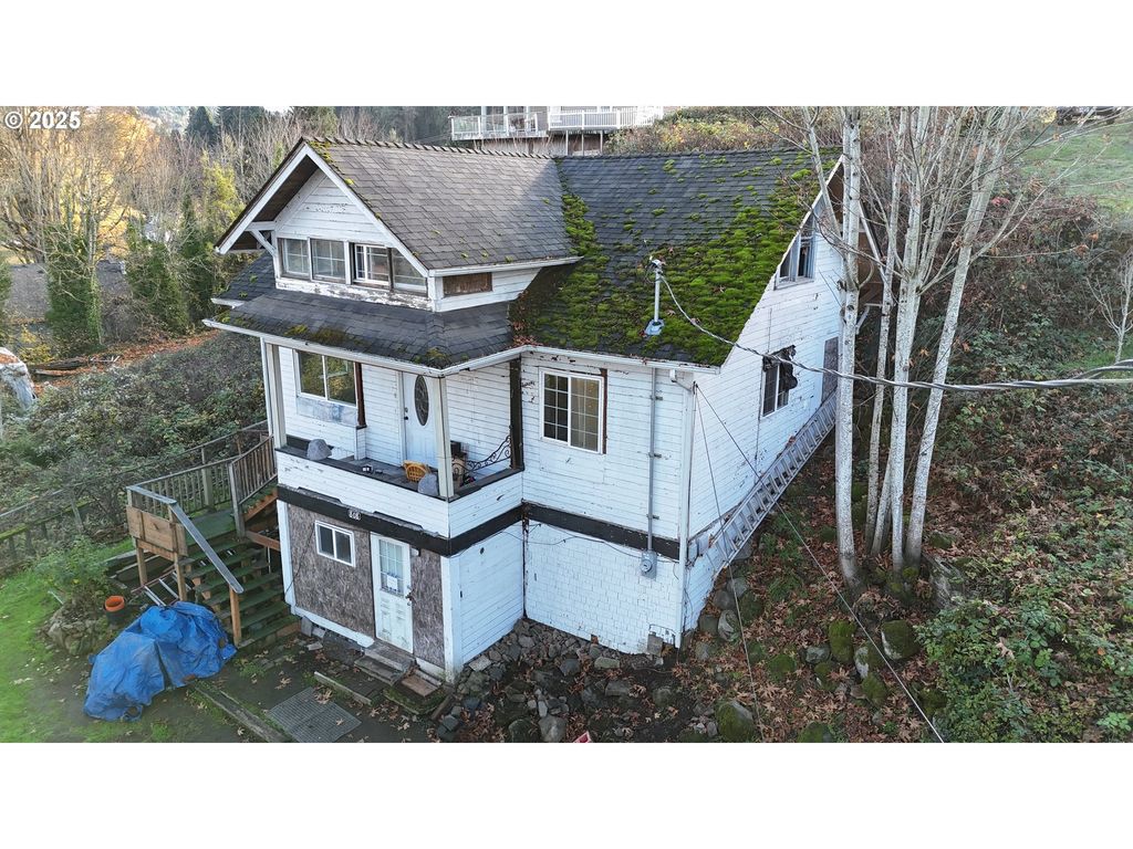 808 W A Loop, Rainier, OR 97048