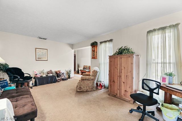 109 Monticello Circle, Elyria, OH 44035
