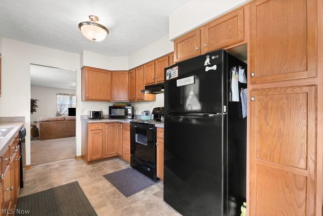 109 Monticello Circle, Elyria, OH 44035