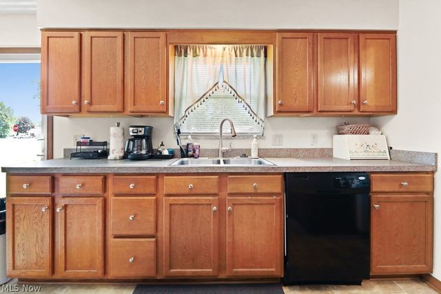 109 Monticello Circle, Elyria, OH 44035