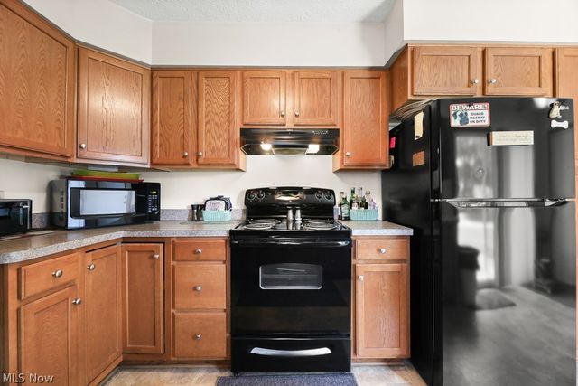109 Monticello Circle, Elyria, OH 44035