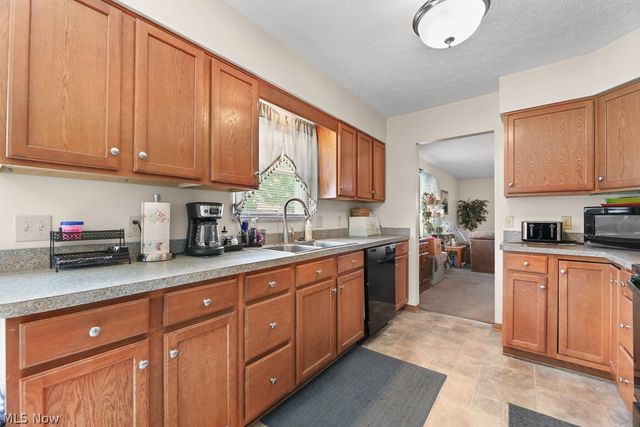 109 Monticello Circle, Elyria, OH 44035