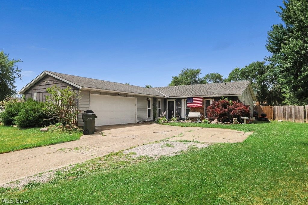 109 Monticello Circle, Elyria, OH 44035