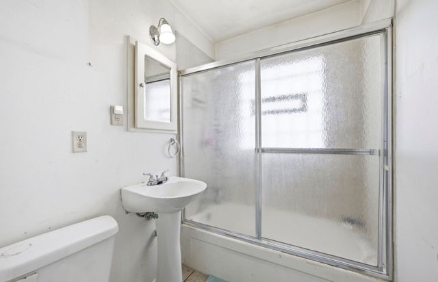 14024 S Manistee Avenue, Burnham, IL 60633