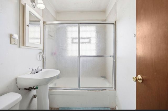 14024 S Manistee Avenue, Burnham, IL 60633