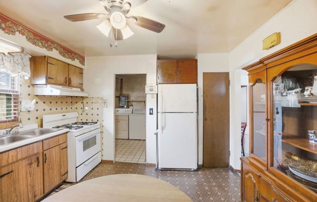 14024 S Manistee Avenue, Burnham, IL 60633