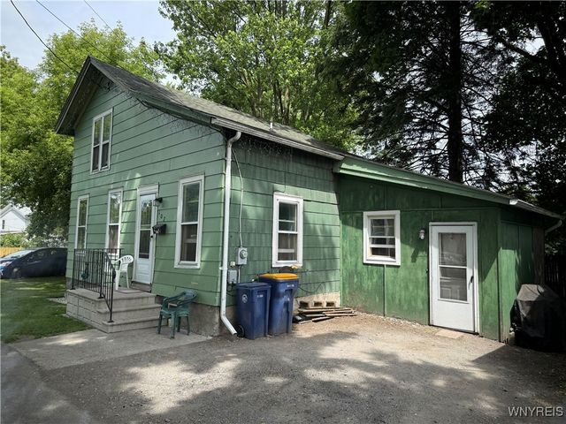 107 Works Place, Lockport City, NY 14094