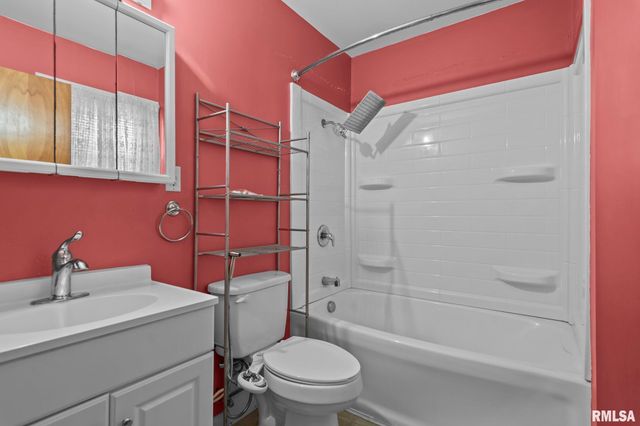 16 DELMAR Drive, Springfield, IL 62703