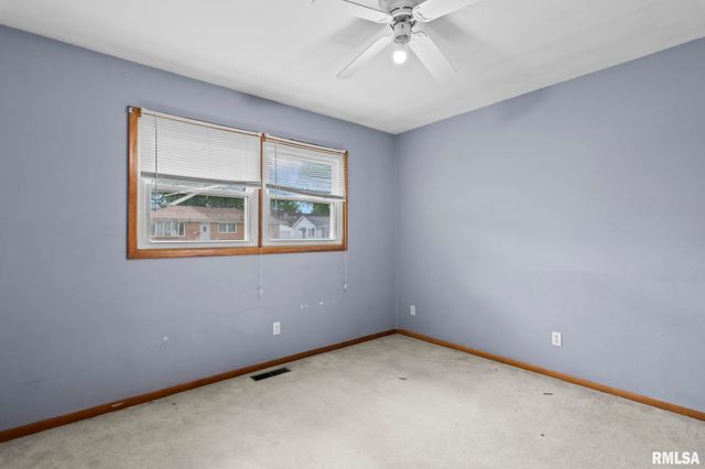 16 DELMAR Drive, Springfield, IL 62703
