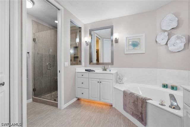 1896 Seville BLVD 1711, Naples, FL 34109