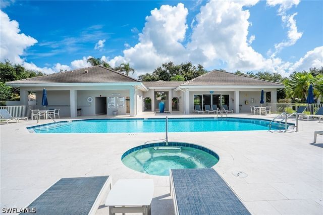 1896 Seville BLVD 1711, Naples, FL 34109