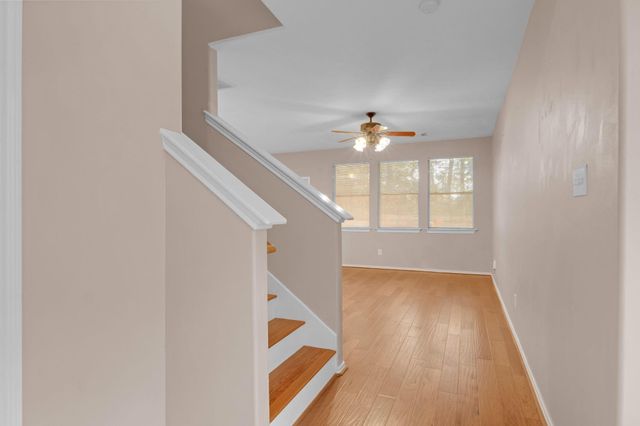 38 E Stedhill Loop, The Woodlands, TX 77384