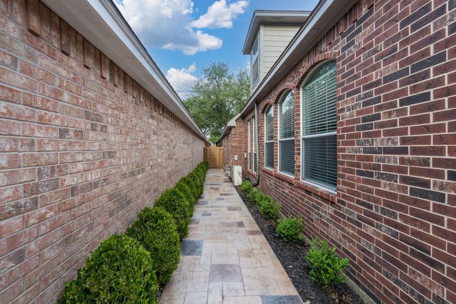 1211 Campton Court, Houston, TX 77055