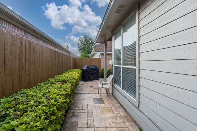 1211 Campton Court, Houston, TX 77055