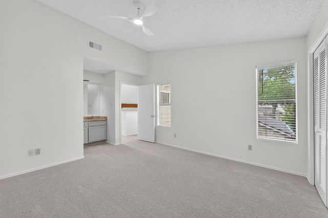 512 Eberhart LN 203, Austin, TX 78745