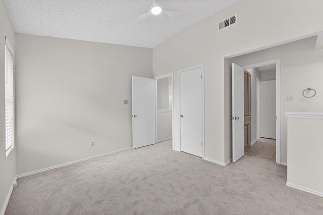 512 Eberhart LN 203, Austin, TX 78745