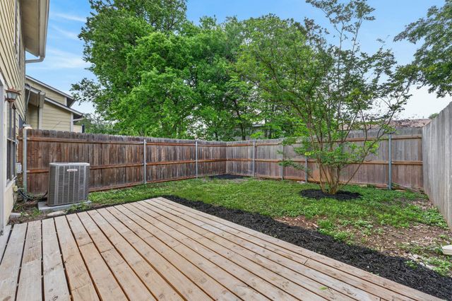 512 Eberhart LN 203, Austin, TX 78745