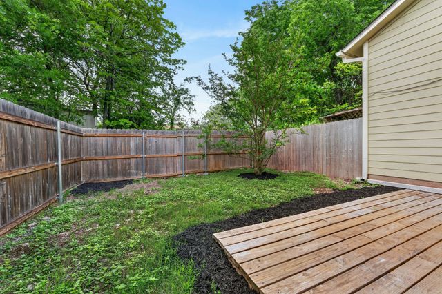 512 Eberhart LN 203, Austin, TX 78745