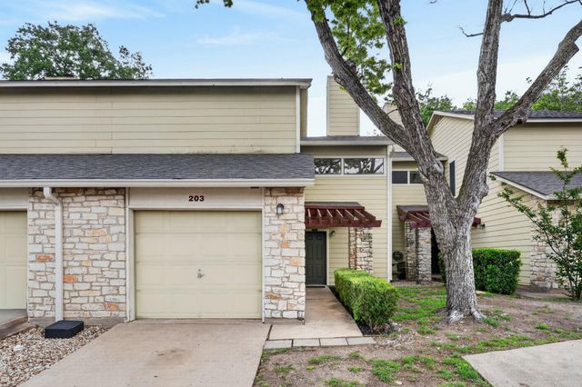 512 Eberhart LN 203, Austin, TX 78745