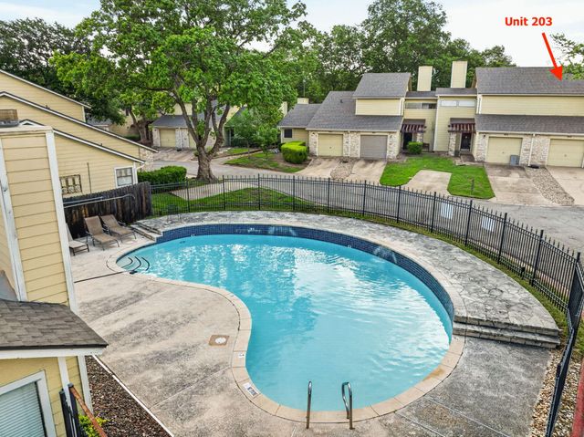 512 Eberhart LN 203, Austin, TX 78745