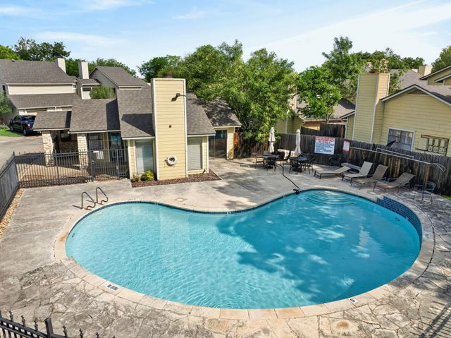 512 Eberhart LN 203, Austin, TX 78745