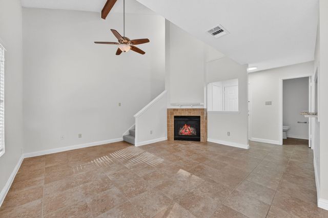 512 Eberhart LN 203, Austin, TX 78745