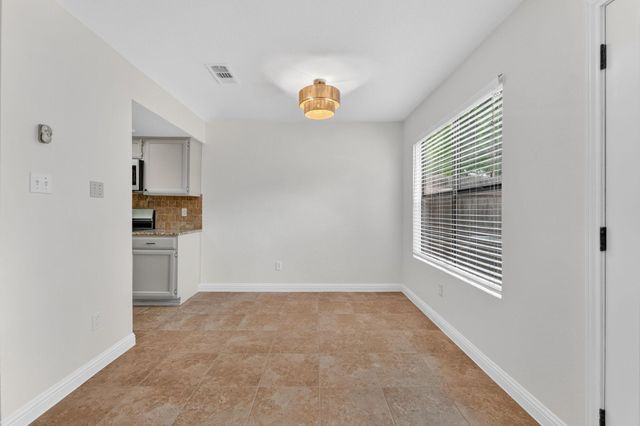 512 Eberhart LN 203, Austin, TX 78745