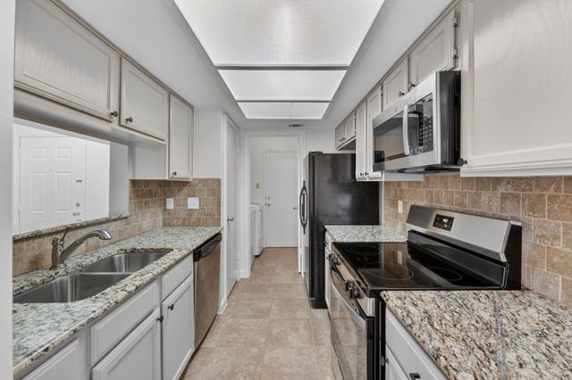 512 Eberhart LN 203, Austin, TX 78745