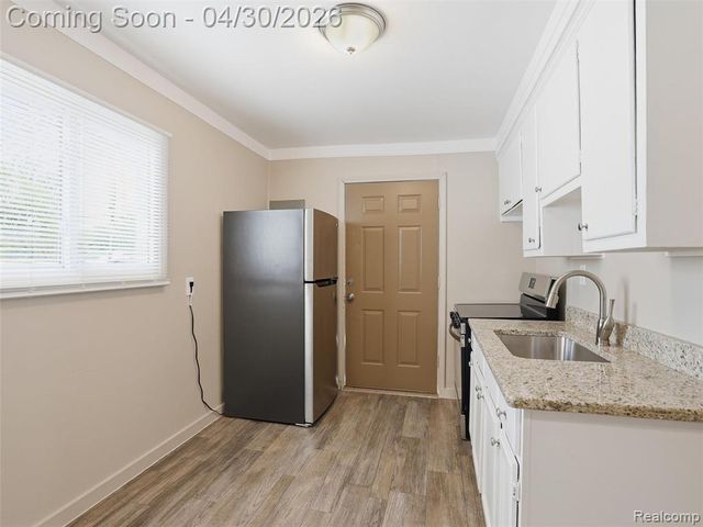 764 E Tennyson Avenue, Pontiac, MI 48340
