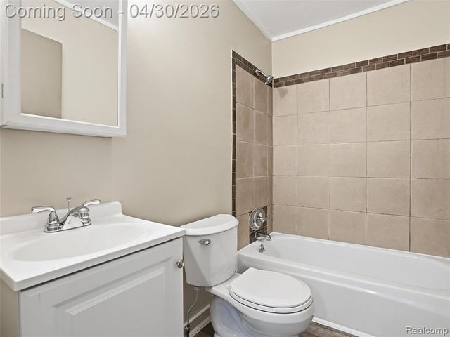 764 E Tennyson Avenue, Pontiac, MI 48340