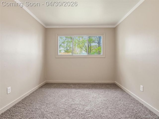 764 E Tennyson Avenue, Pontiac, MI 48340