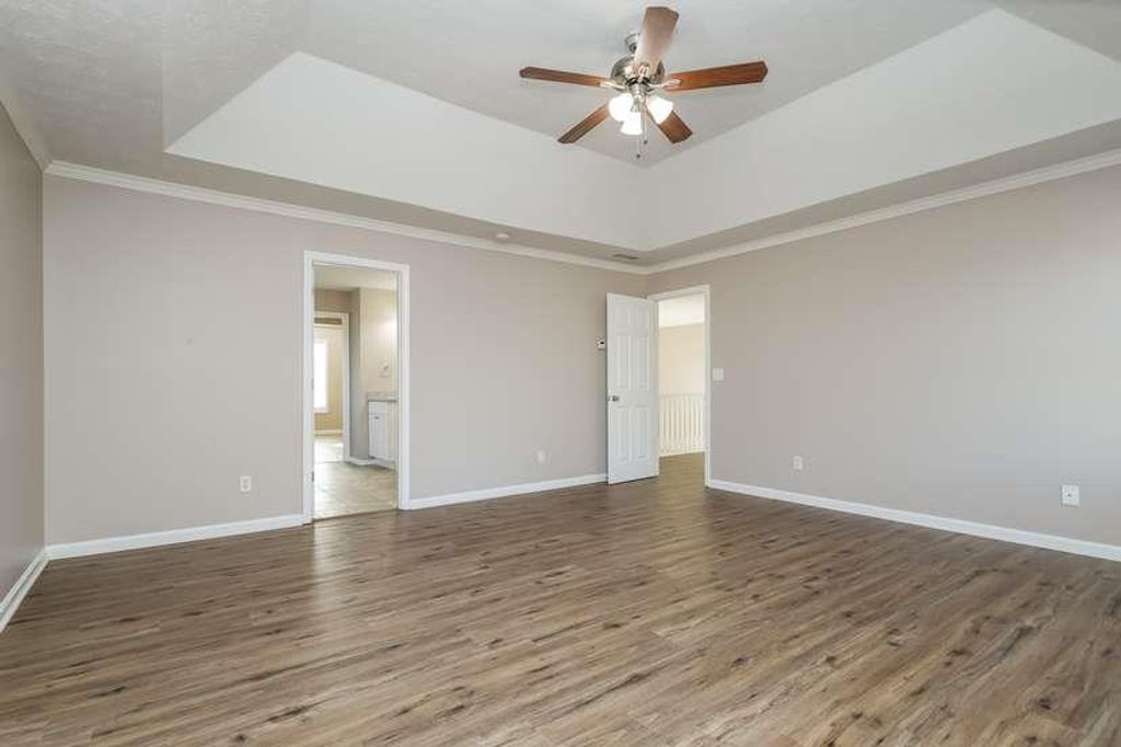 Image 10 of property listing at 1028 Levista Drive, Locust Grove, GA 30248