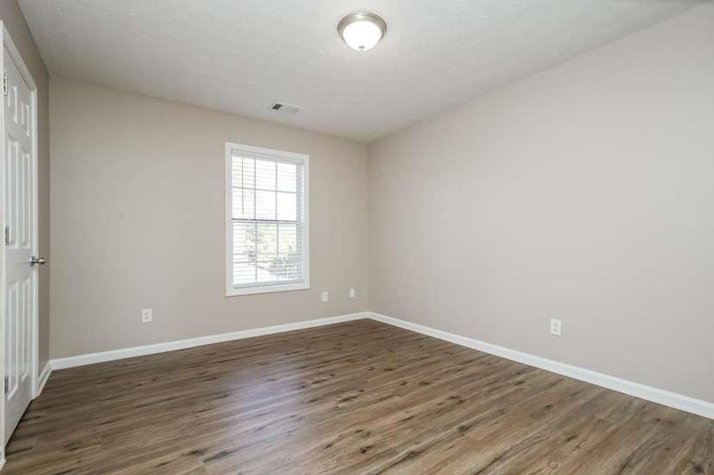Image 12 of property listing at 1028 Levista Drive, Locust Grove, GA 30248