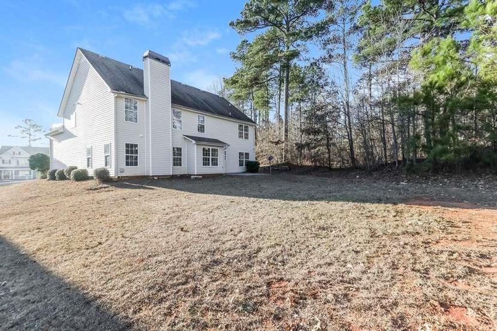 Image 17 of property listing at 1028 Levista Drive, Locust Grove, GA 30248