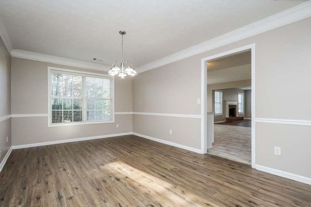 Image 6 of property listing at 1028 Levista Drive, Locust Grove, GA 30248