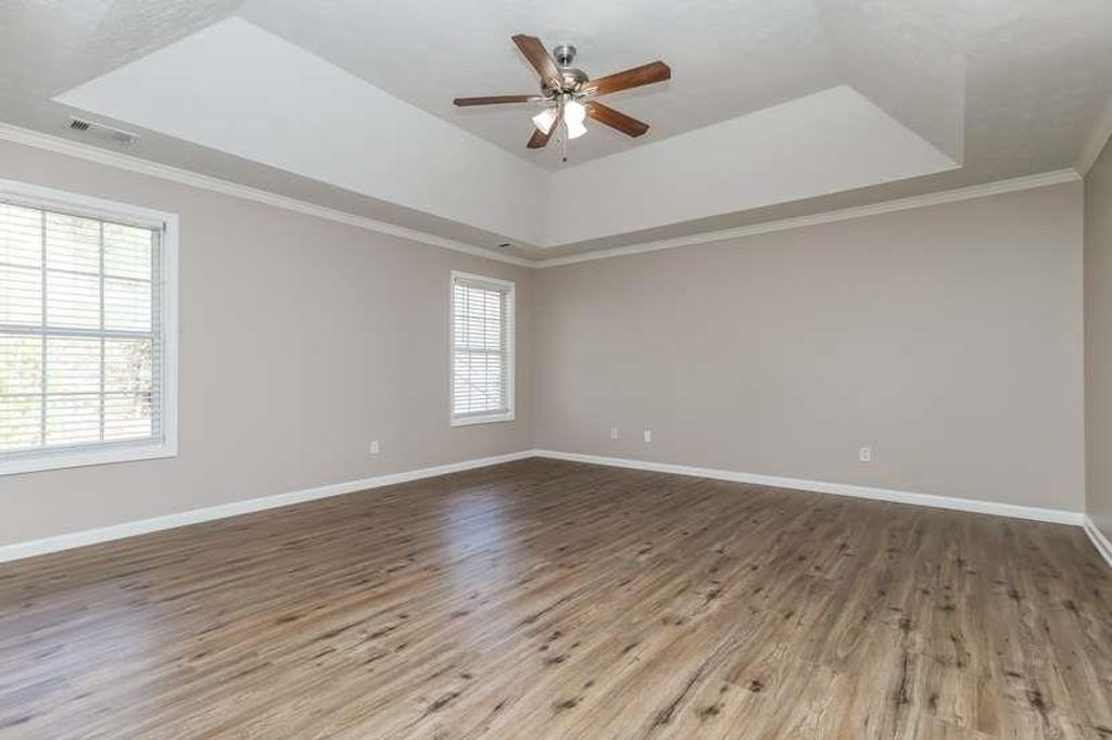 Image 9 of property listing at 1028 Levista Drive, Locust Grove, GA 30248