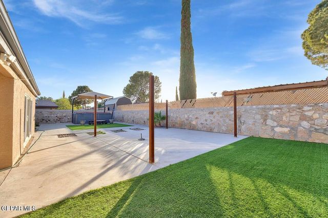 3709 ROSLYN Drive, Horizon City, TX 79928