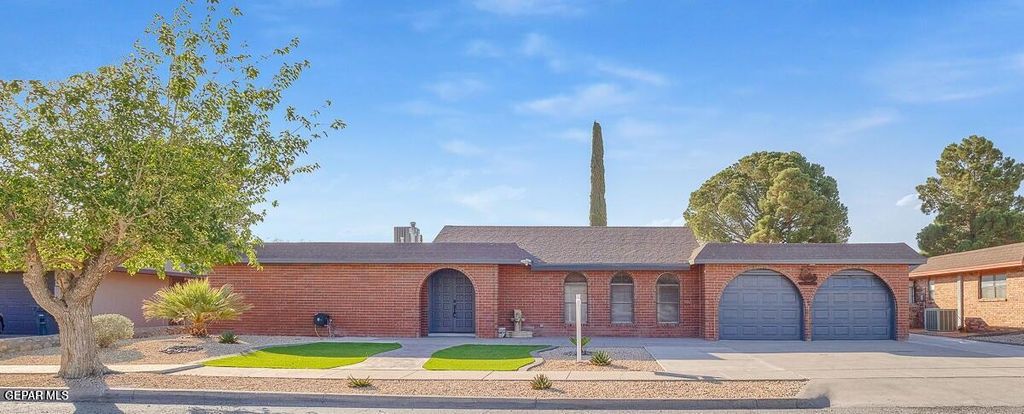 3709 ROSLYN Drive, Horizon City, TX 79928