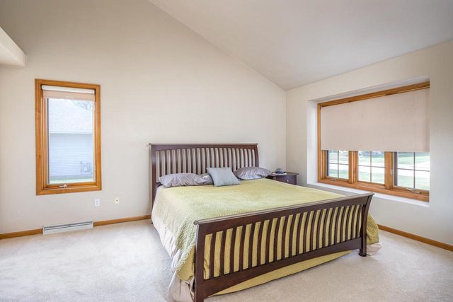 1504 MEADOWBREEZE CIRCLE, Neenah, WI 54956